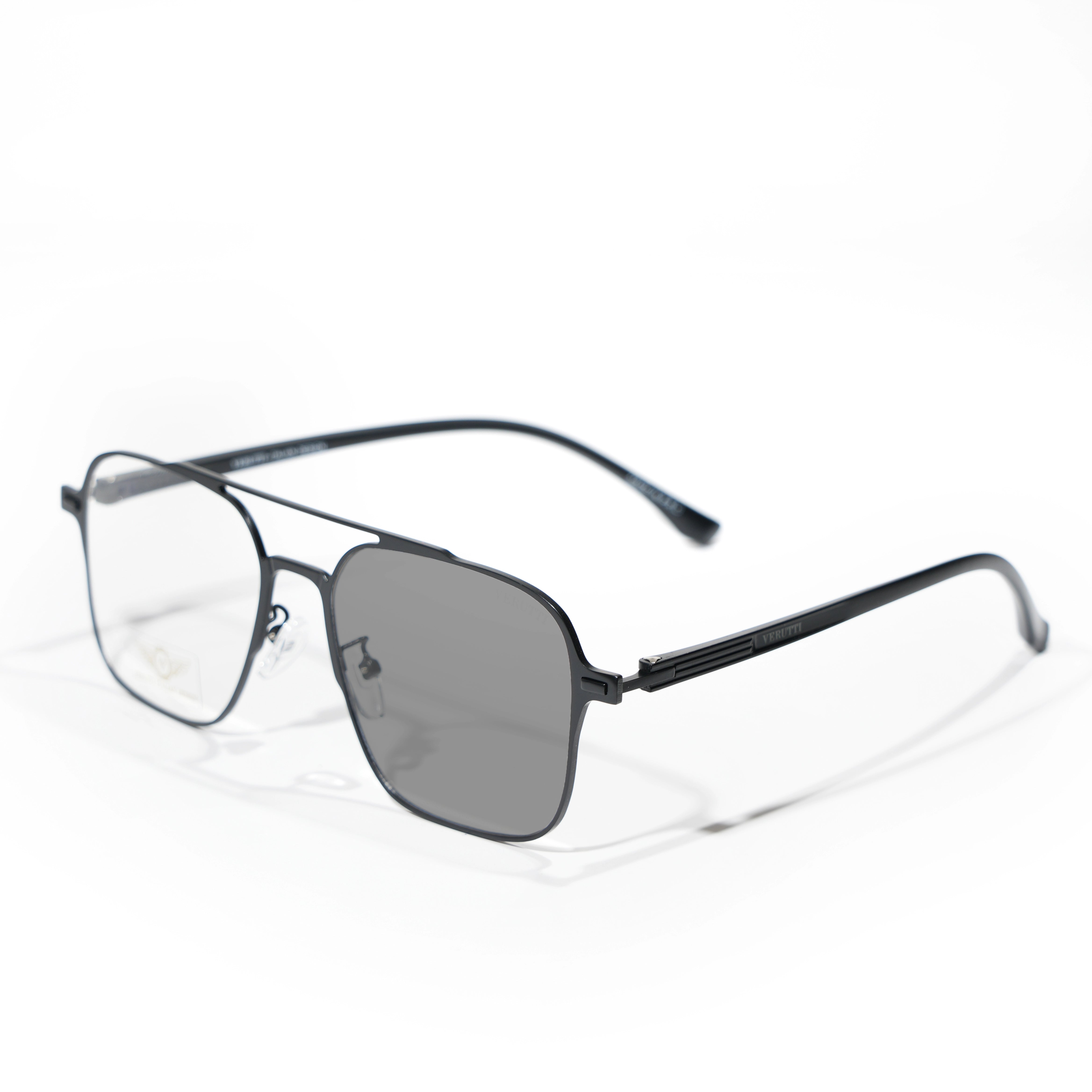 Black Photochromic lenses frame by Italian Brand Verutti, Model LP9470