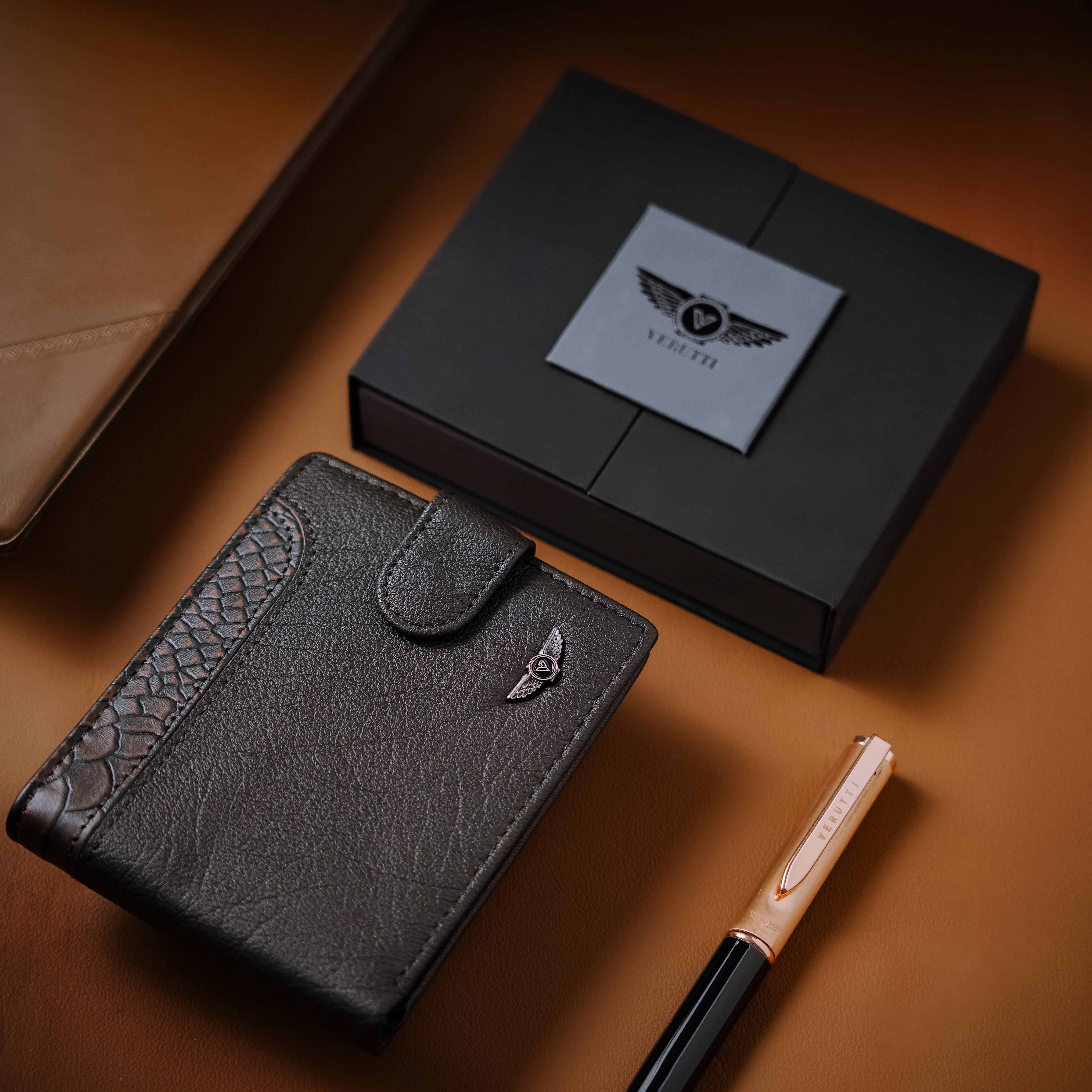 Men’s Genuine Leather Wallet – Brown with Textured Trim –VRW-5001-2