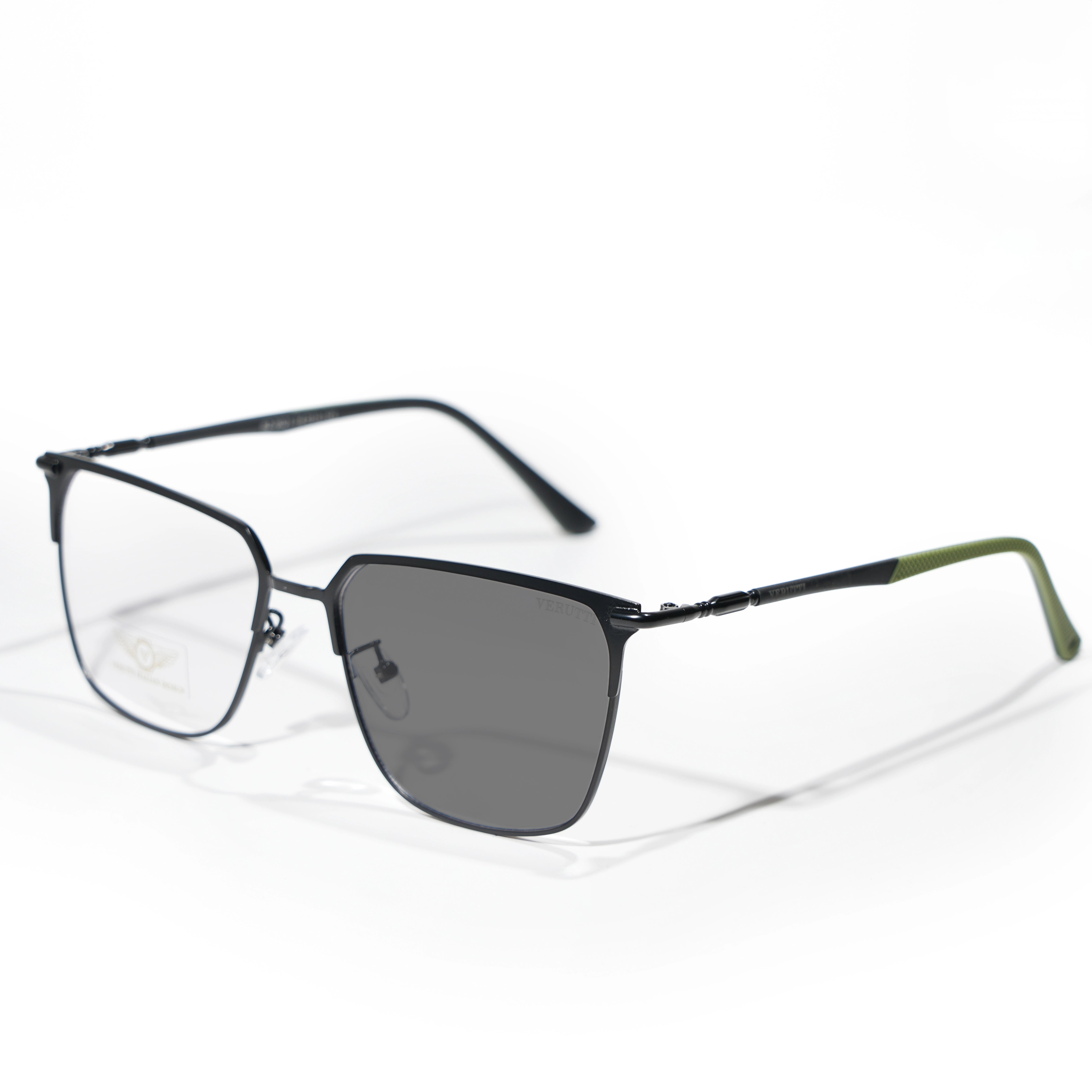 Black Photochromic lenses frame by Italian Brand Verutti, Model BZ9021
