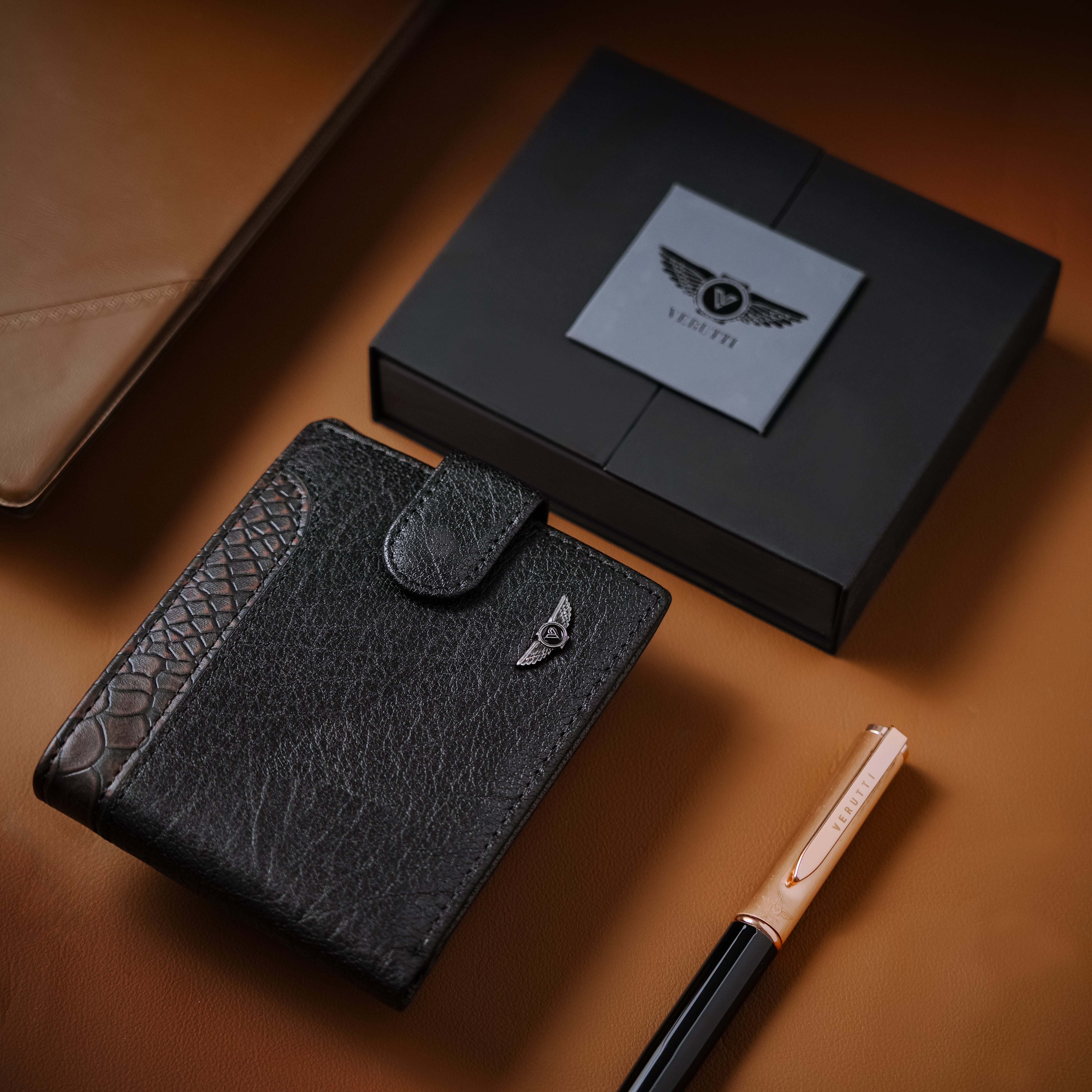 Men’s Genuine Leather Wallet – Black with Textured Trim –VRW-5001-1