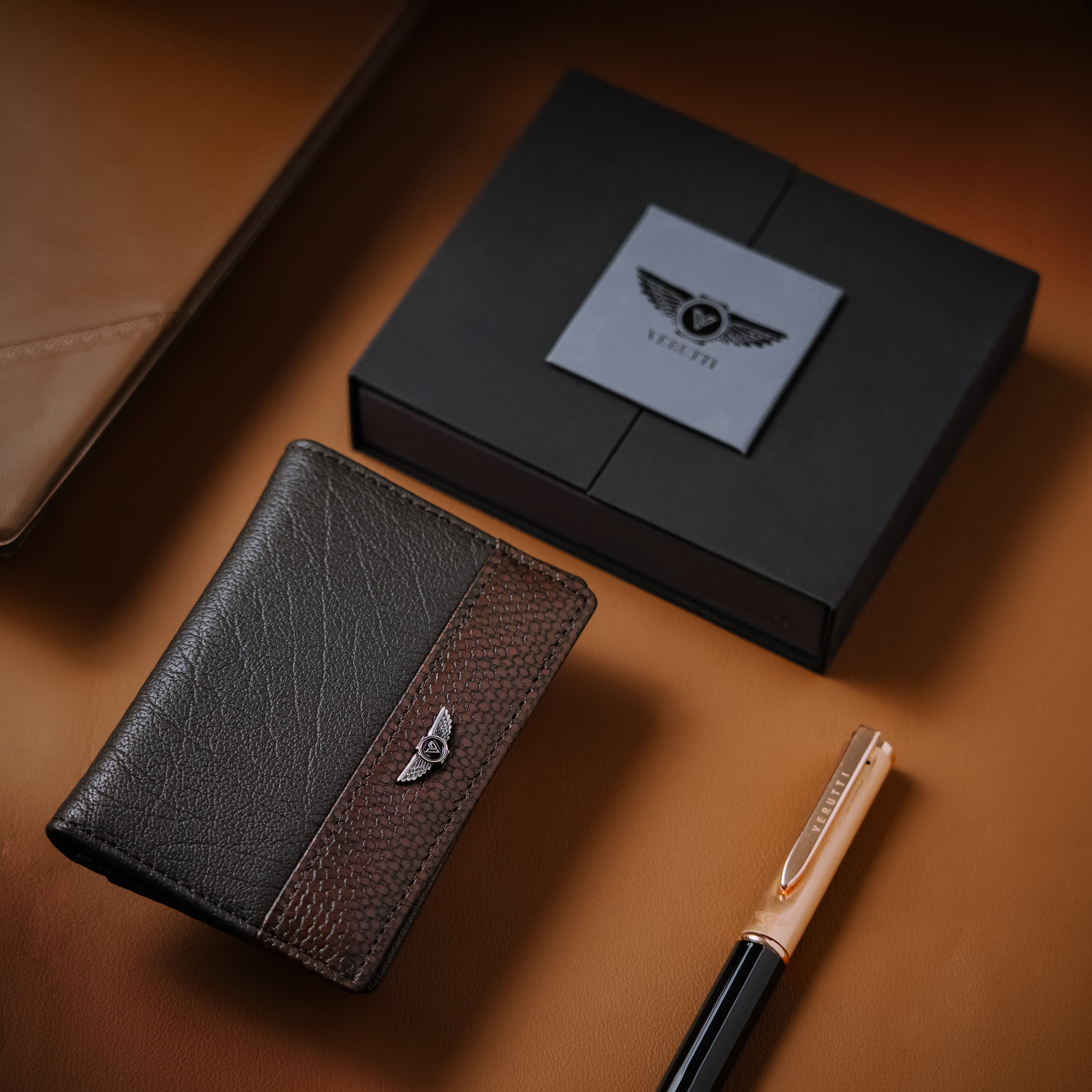 محفظة رجالية  جلد طبيعي بقري باللون  البني - Verutti VRW-5008-2
 